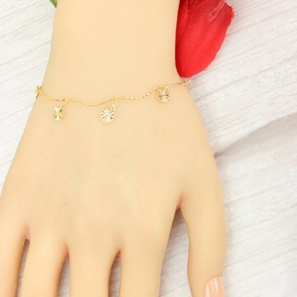 "Trendy Handmade Bracelet – A Thoughtful Gift for Girls & Women | UNVRC1095 - Picture 1 of 10